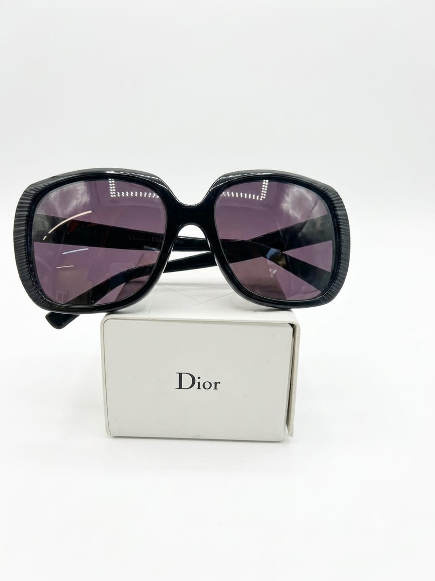 Taffetas 1 oversized black frame sunglasses