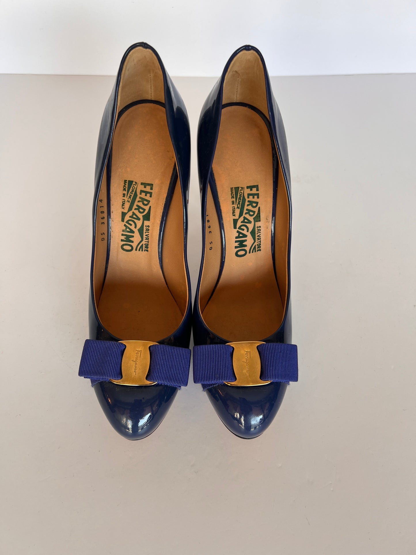Electric blue stiletto pumps, almond toe